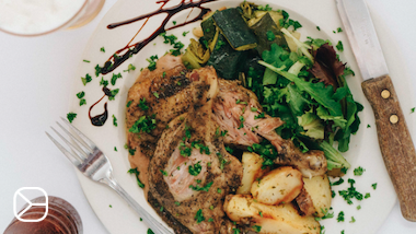 Online Czech lessons and exercises for foreigners about typical Czech food, drinks, and dining culture.